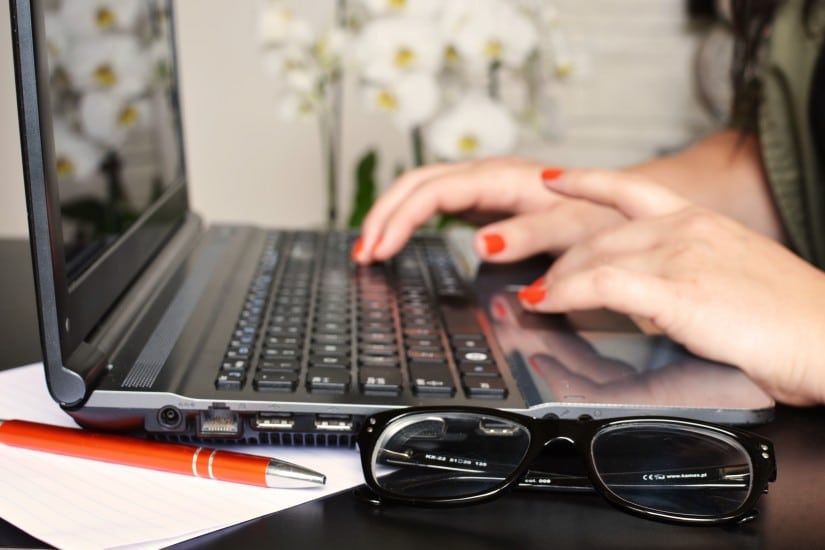 Mujer trabajadora: La fuerza que mueve el social media