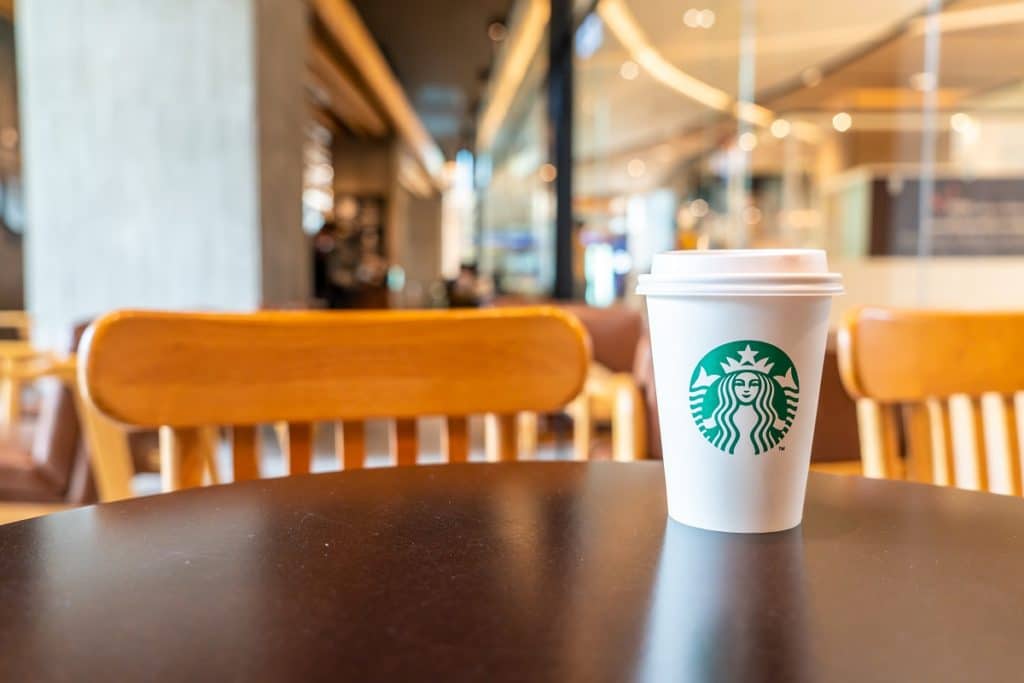 Starbucks, la compañía de café más grande del mundo, con presencia en más de 65 países.